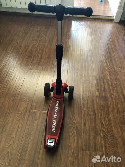 Самокат трехколесный