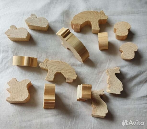 Фигурка деревянная