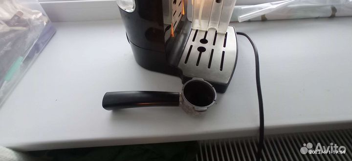 Кофеварка рожковая redmond RCM-1511