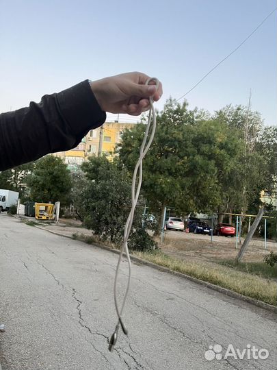 Зарядка на iPhone провод