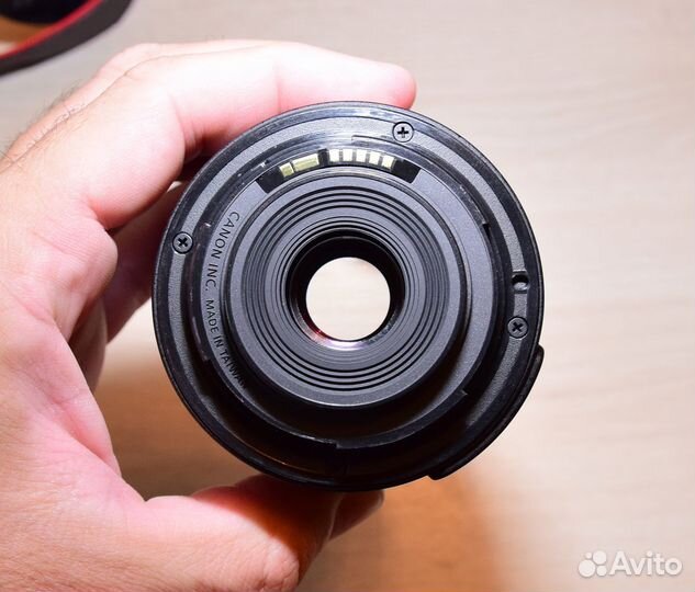 Зеркальный фотоаппарат Canon EOS 700D Kit