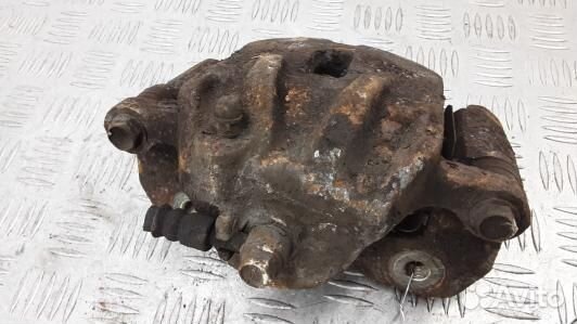 Суппорт тормозной передний левый KIA carens 2 (10V