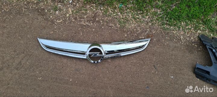 Молдинг решётки радиатора Опель Корса Д