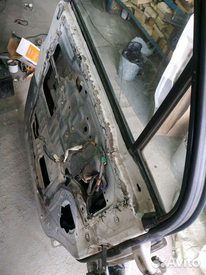 Дверь левая mazda bongo frendi