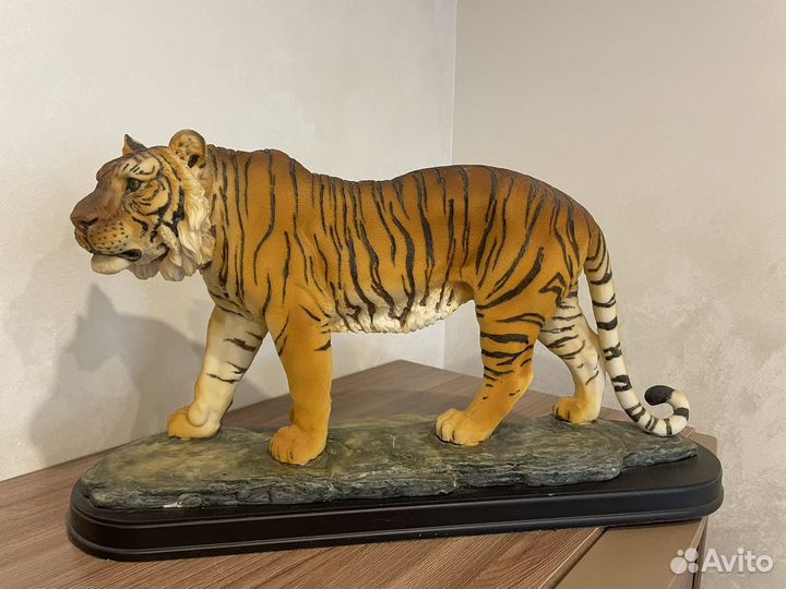 Статуэтка тигр
