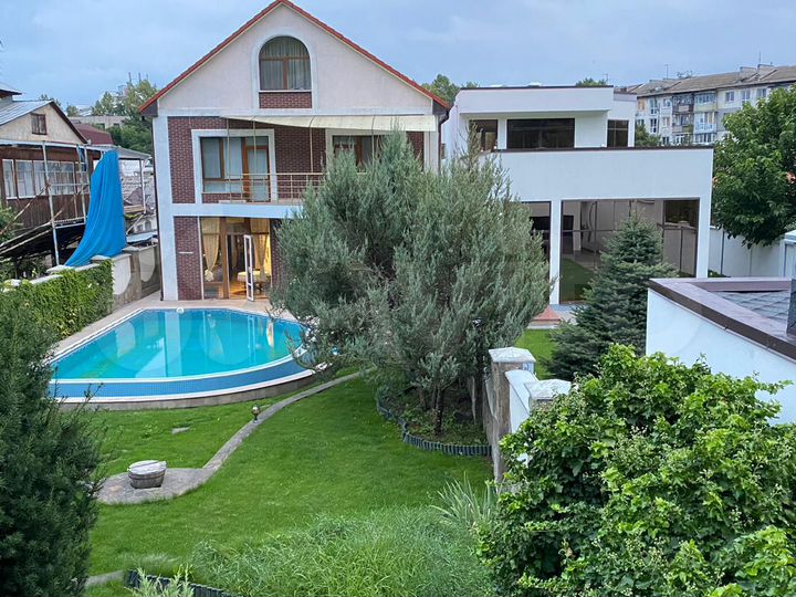 Дом 360 м² на участке 7 сот.