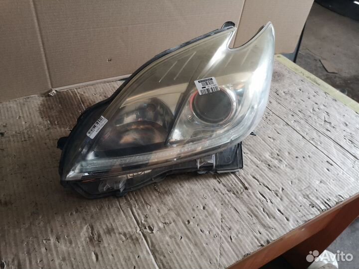 Фара toyota prius zvw30