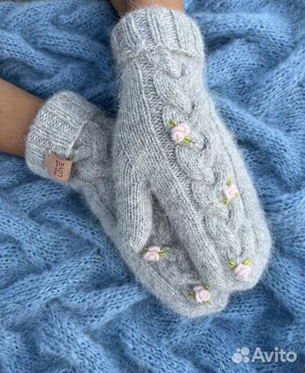 Варежки вязаные с вышивкой ручная работа