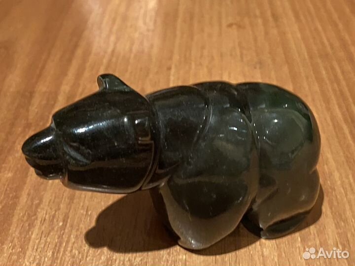 Фигурка медведя из нефрита 250 гр. Дина:8.5 см