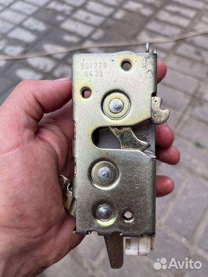 Замок двери Мерседес актрос 9017200435