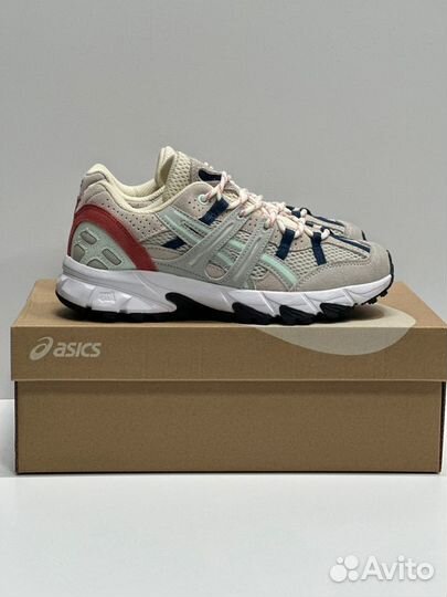 Кроссовки Asics