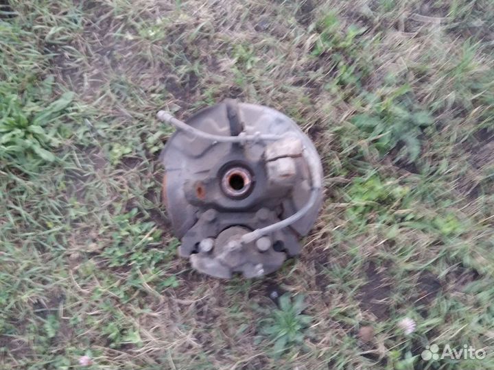 Поворотный кулак левый Volkswagen polo 5