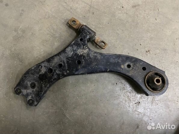 Рычаг передний левый Toyota Camry 70 75