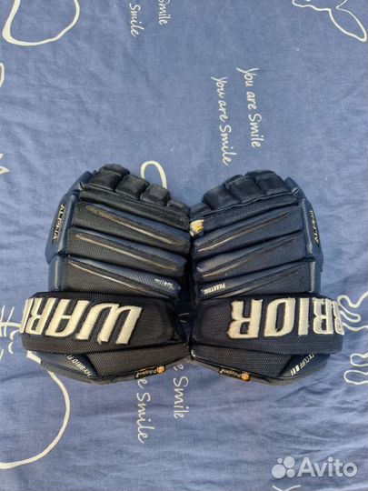 Перчатки хоккейные