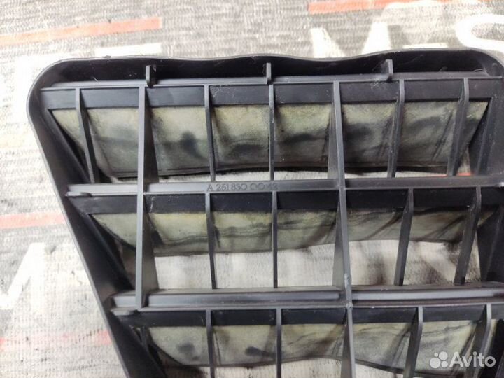 Решетка вентиляционная задняя левая Mercedes-Benz