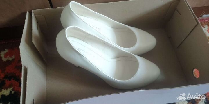 Туфли женские 37 размер белые