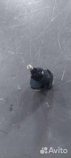 Датчик включения стоп-сигнала на Volkswagen Phaeto