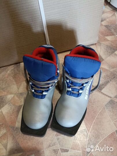 Лыжные ботинки