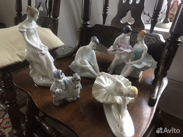 Фарфоровая статуэтка Девушка с книгой Вербилки