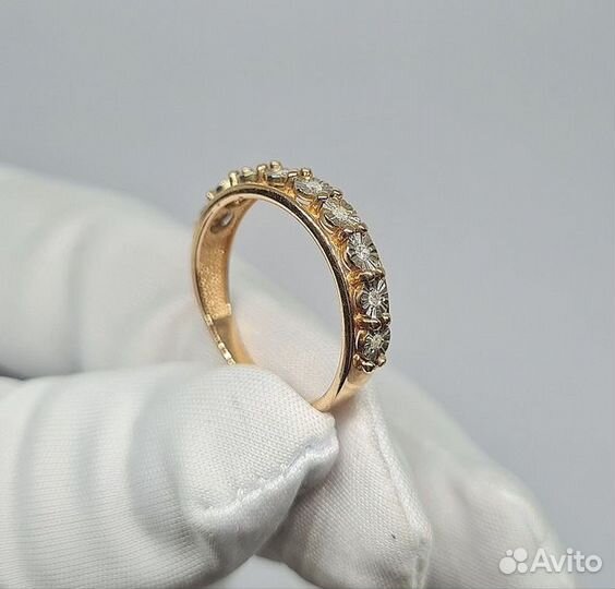 Кольцо с природным камнем Золото