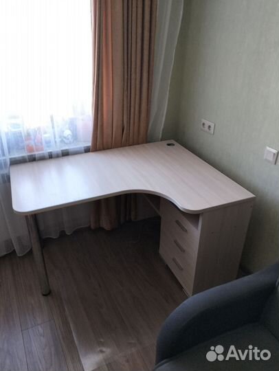 Письменный стол
