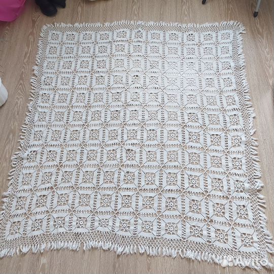 Ажурная винтажная скатерть с кистями крючком