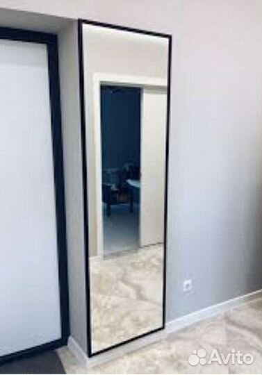 Зеркало в багетной раме