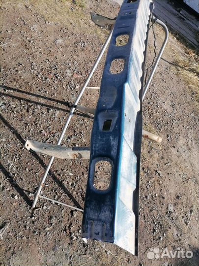 Усилитель переднего бампера Nissan Serena c23