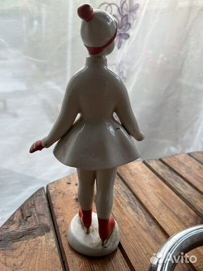 Статуэтка фигуристка Полонне в реставрацию