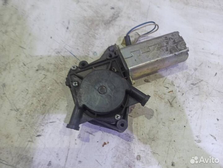 Моторчик переднего левого стеклоподъемника