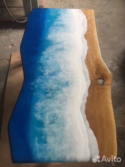 Стол из эпоксидной смолы