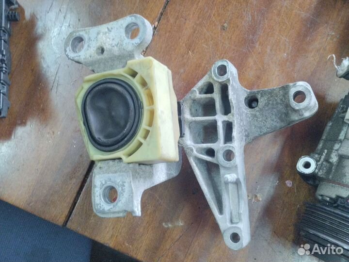 Кронштейн двигателя Renault Megane III 1.5 DCI