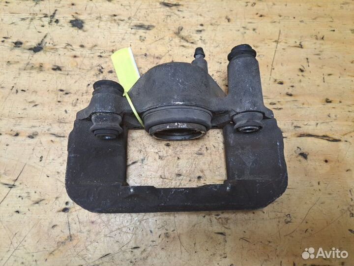 Суппорт передний правый Mazda Demio DW3W B3ME 1998