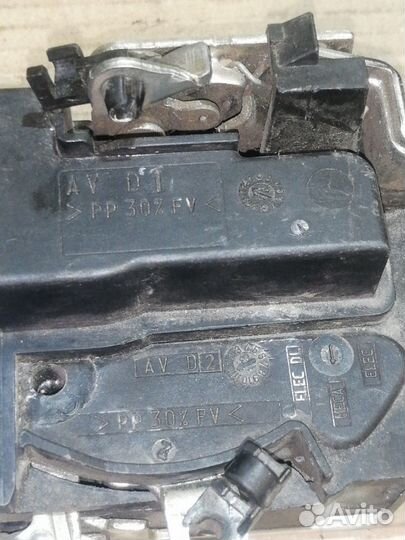 Замок двери передний правый LADA Granta 1.6 8кл