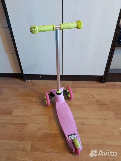 Самокат детский трехколесный для девочки