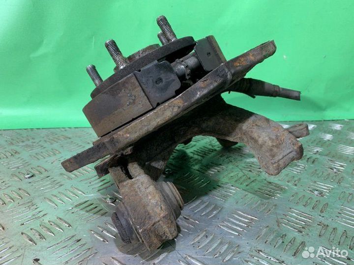 Цапфа Hyundai Ix35 правая задняя б/у