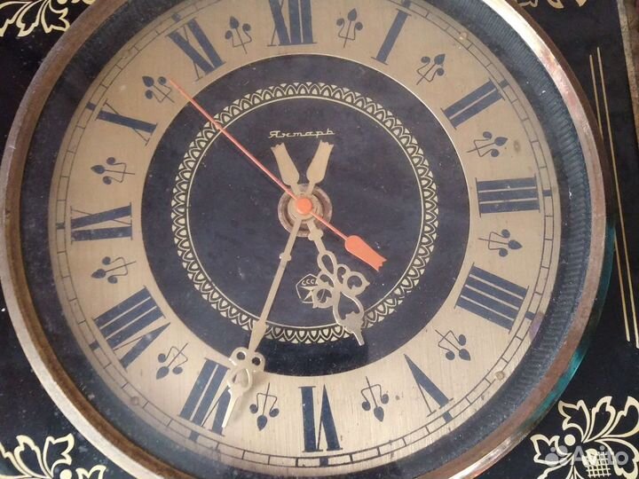 Старинные настенные часы СССР янтарь