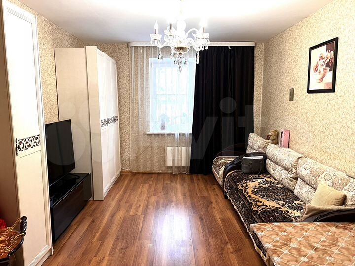 Комната 18 м² в 5-к., 1/3 эт.