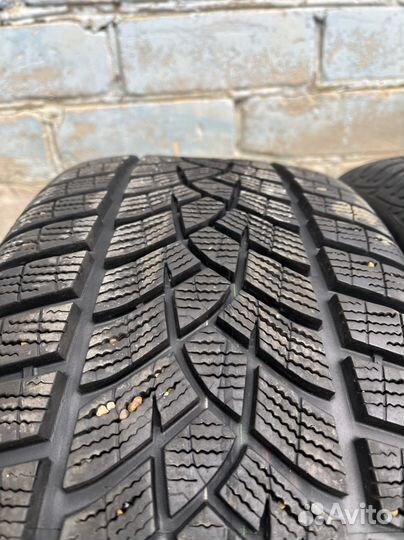 Goodyear UltraGrip Performance Gen-1 235/45 R18 98V