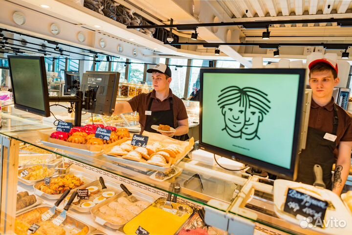 Продавец кассир в кафе