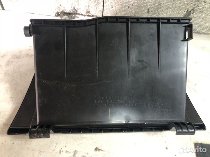 Бардачок Mitsubishi Lancer 9