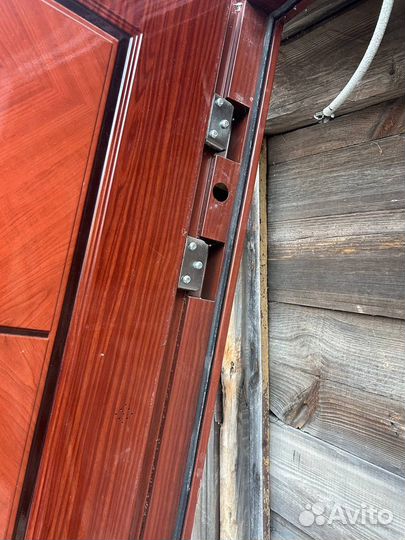 Дверь входная металлическая
