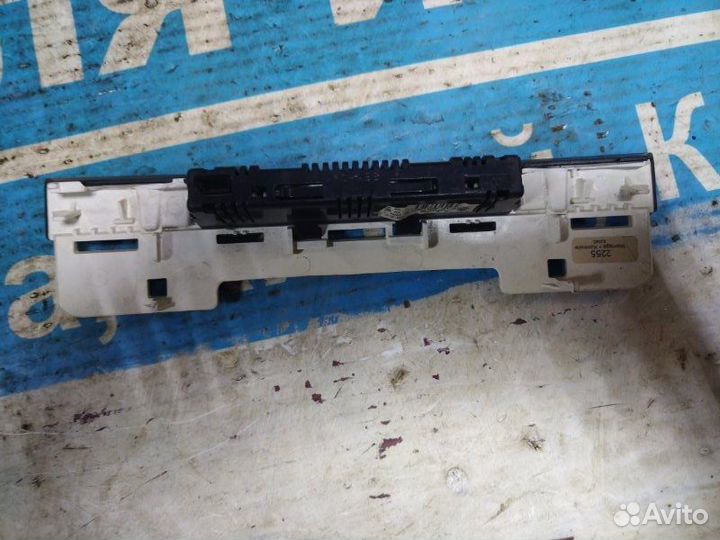 Монитор Volkswagen Touareg 7L 02-10