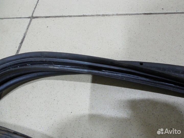 Уплотнитель багажника V5 2013