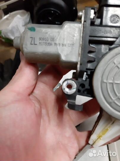 Стеклоподьемник