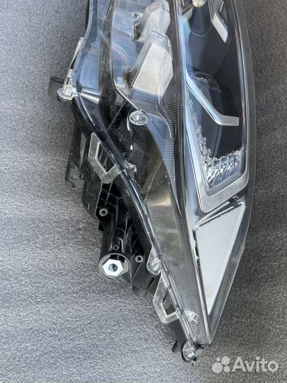 Фара передняя левая Rav4 8110A-42A30