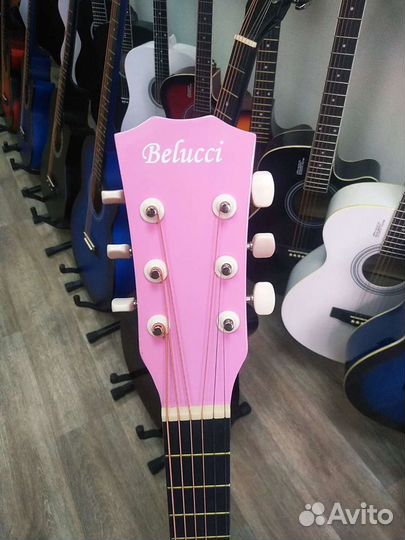 Гитара розового цвета