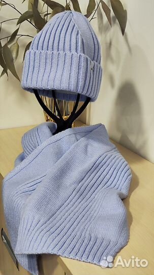 Комплект с объемным шарфом