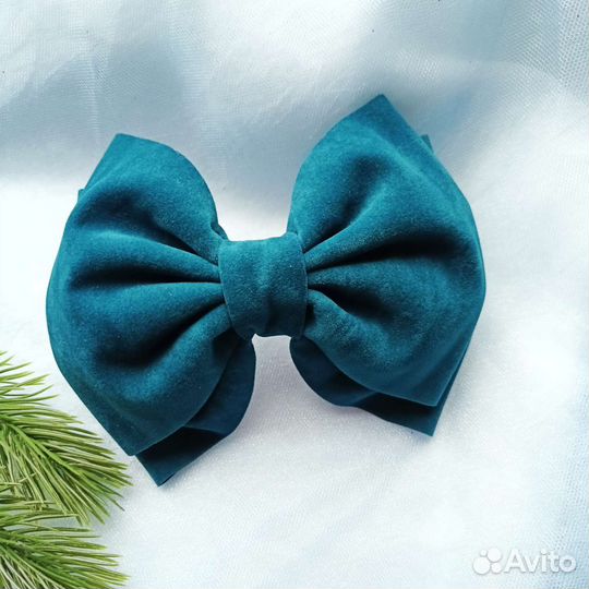 Большой бант на заколке из замши