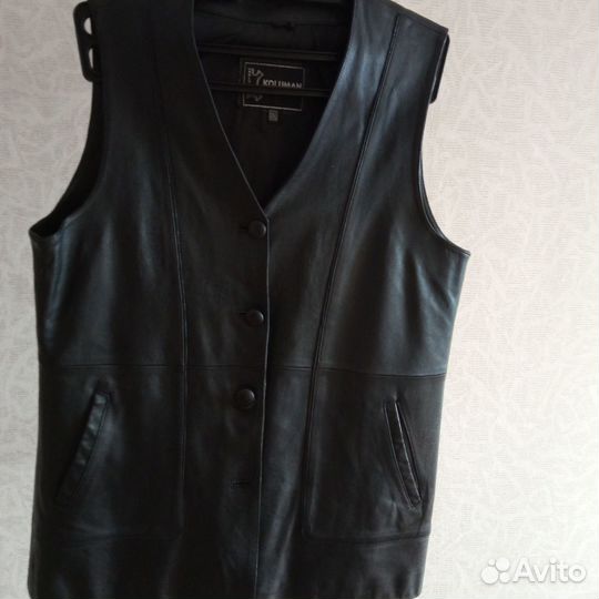 Кожаная жилетка женская